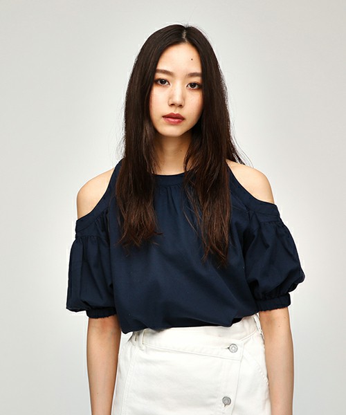 OPEN SHOULDER VOLUME TOPS