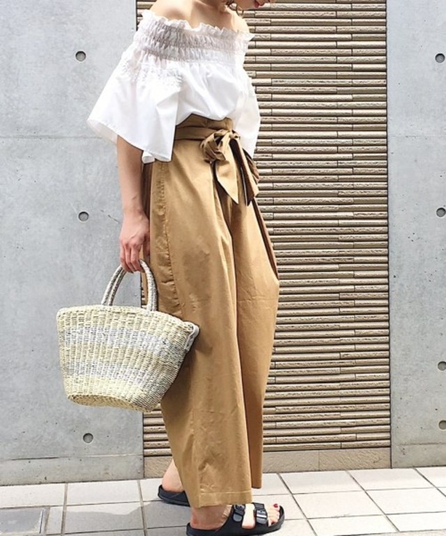 タックワイドパンツ