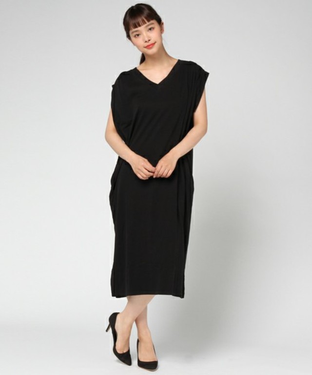 Vneckカットワンピ