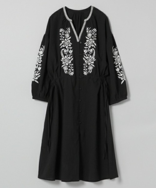 エンブロイダリーワンピース