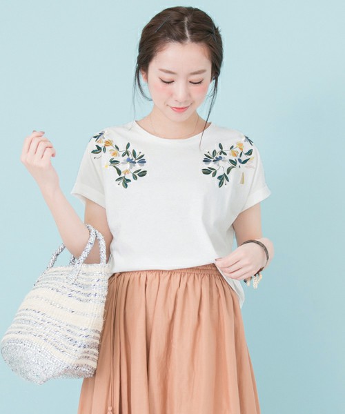 UR 配色刺繍Tシャツ