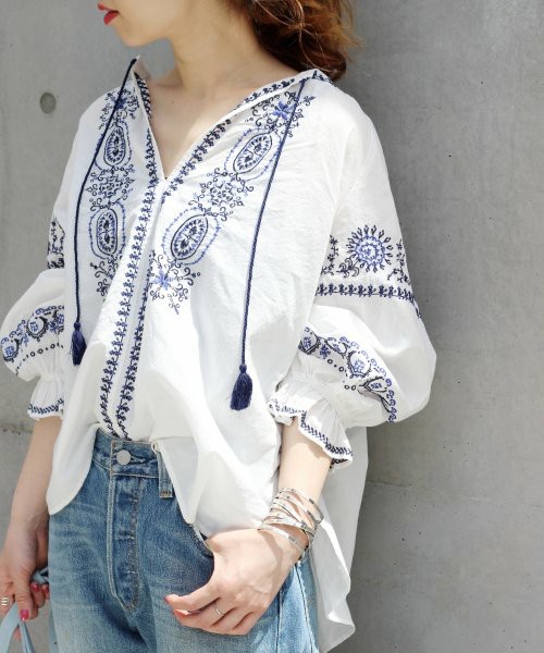 エンブロイダリーブラウス