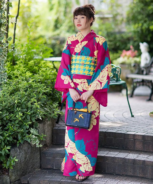 女性浴衣単品　ラズベリーレッド　蔦