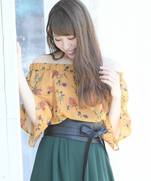 サッシュベルト付花柄オフショルプルオーバー
