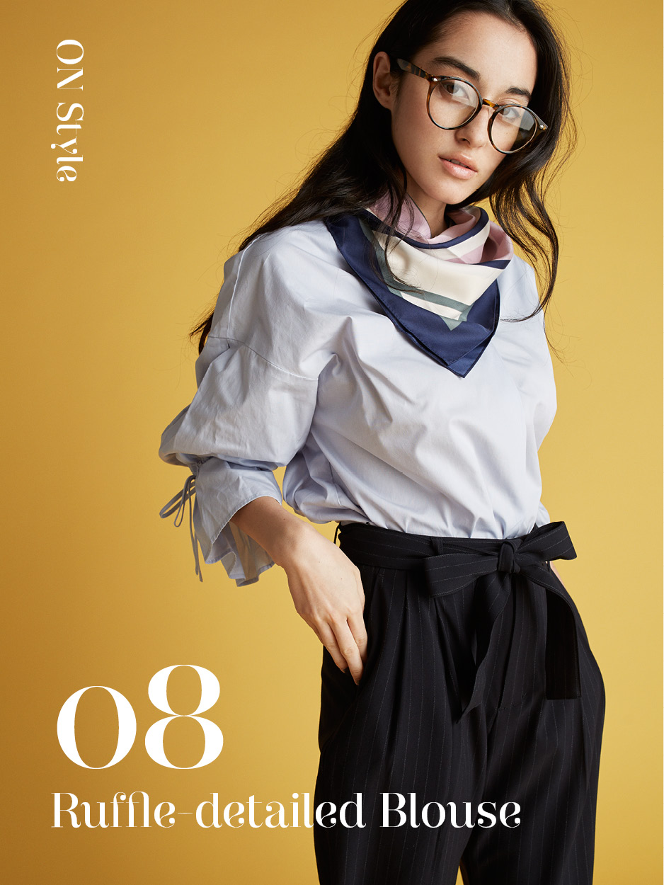 ブラウス¥1,490 パンツ￥1,990 スカーフ￥990