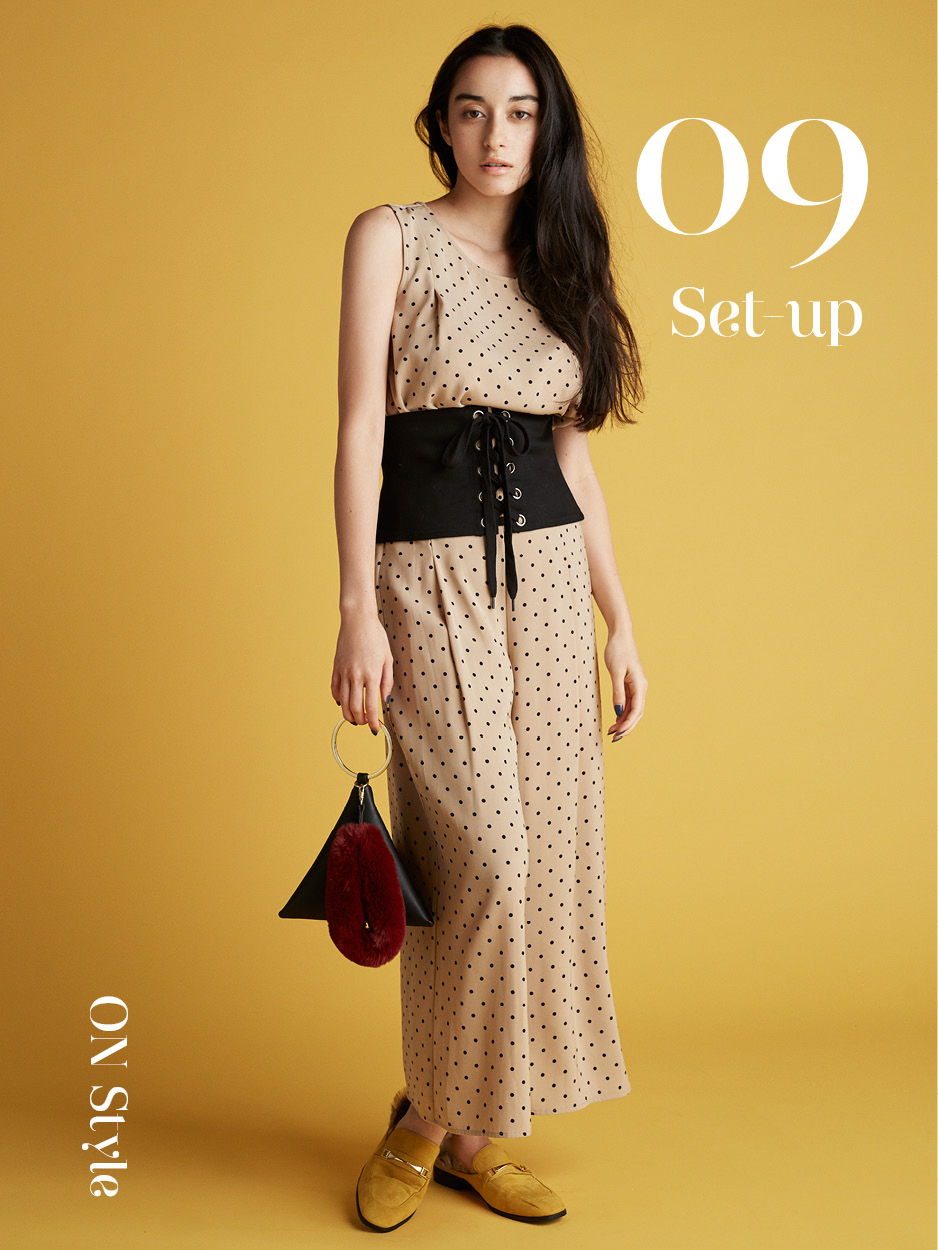 トップス¥1,490 パンツ¥1,990 ベルト￥990