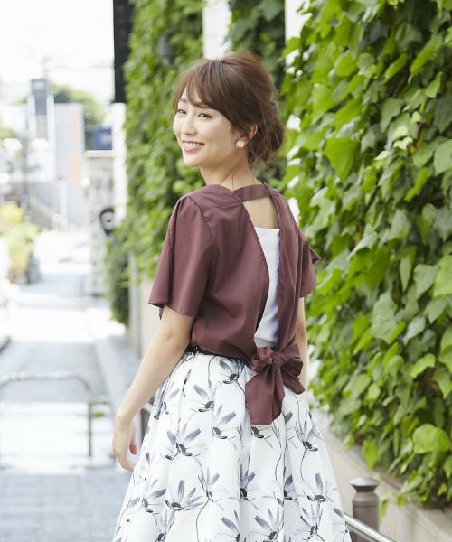 バックコンシャスブラウス