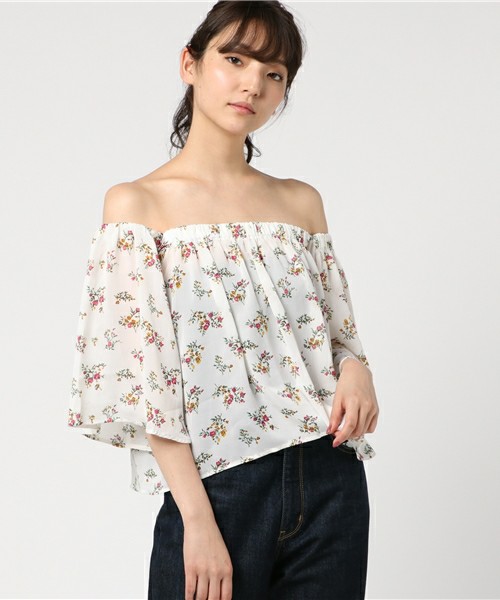 花柄オフショルダートップス