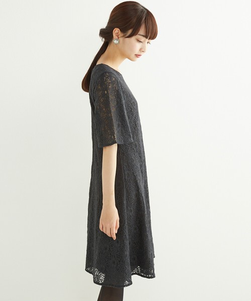 結婚式にも便利　１枚で着てきれいなレースワンピース