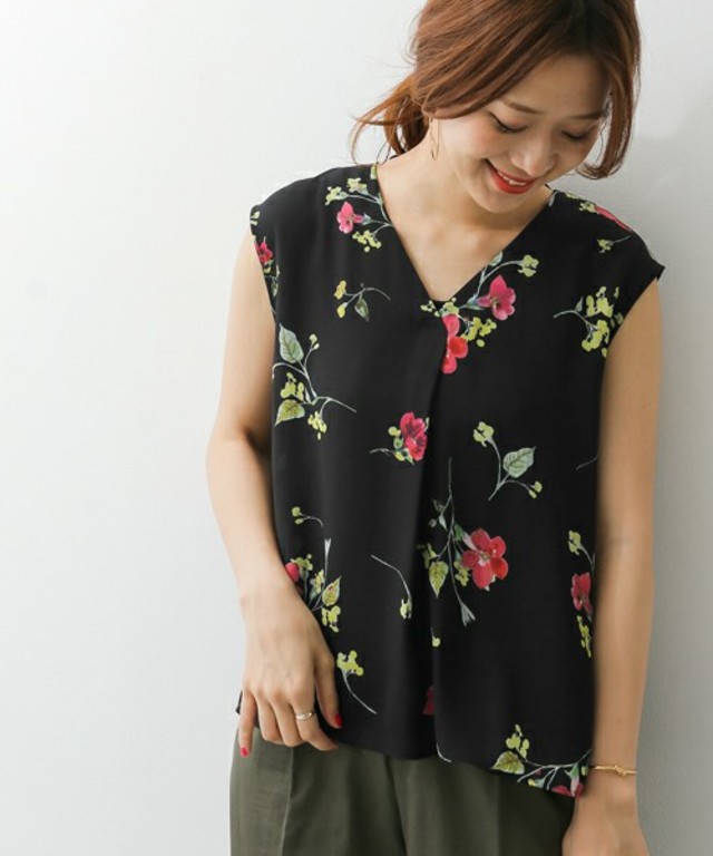 ダークフラワーフレンチスリーブブラウス