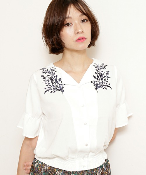 刺繍入りキャンディースリーブブラウス