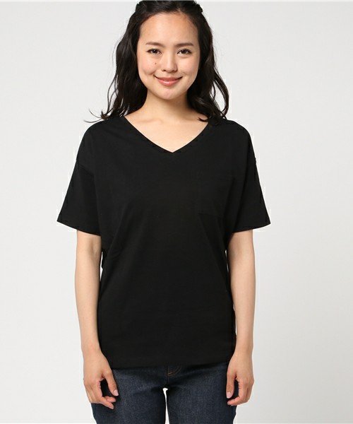 機能付ポケット付ＶネックＴシャツ