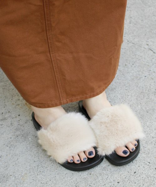 CHIARA フェイクファーサンダル