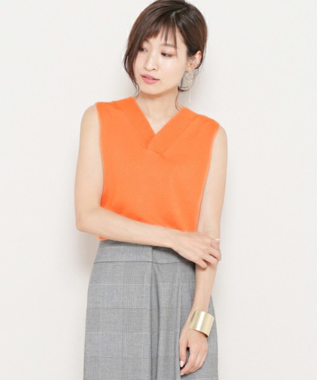 Ｖネックスリットセーター(ノースリーブ)