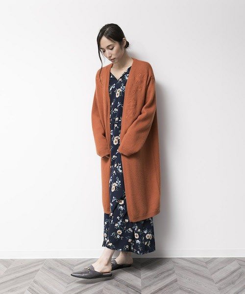刺しゅうニットロングカーディガン