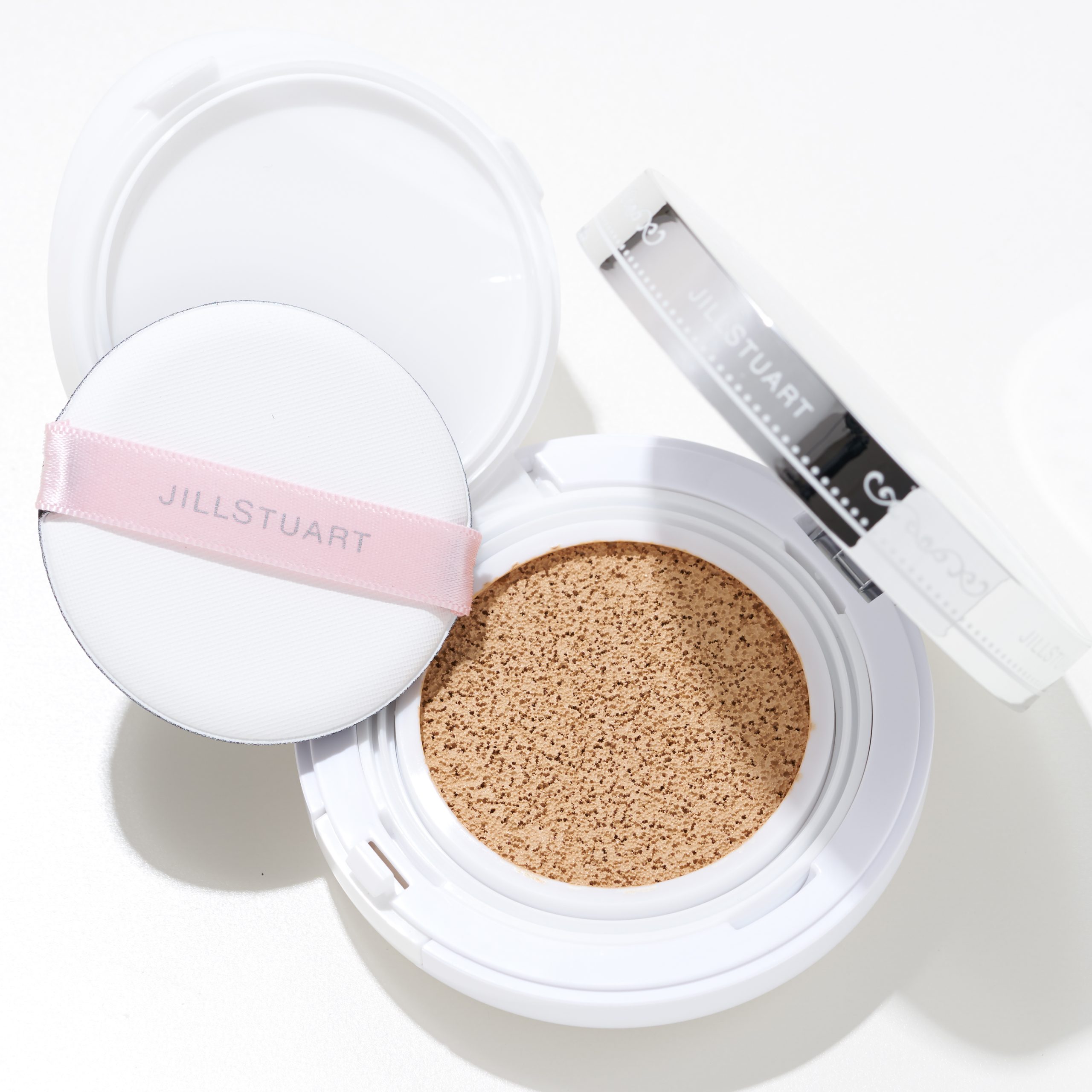 ジルスチュアート ピュアエッセンス クッションコンパクト