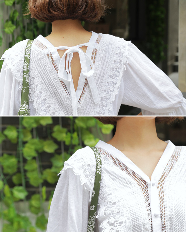 バックタイレースVネックブラウス