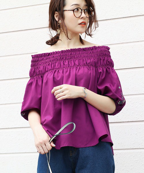 シャーリング2WAY袖刺繍ブラウス