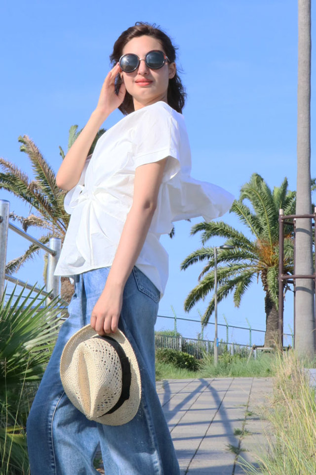 フリルデザインブラウス