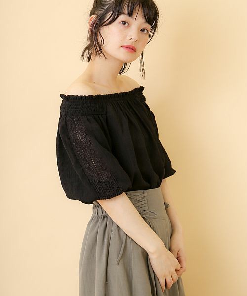 袖レースオフショルブラウス