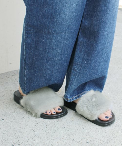 フェイクファーサンダル