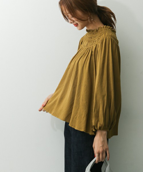 シャーリングサテンブラウス