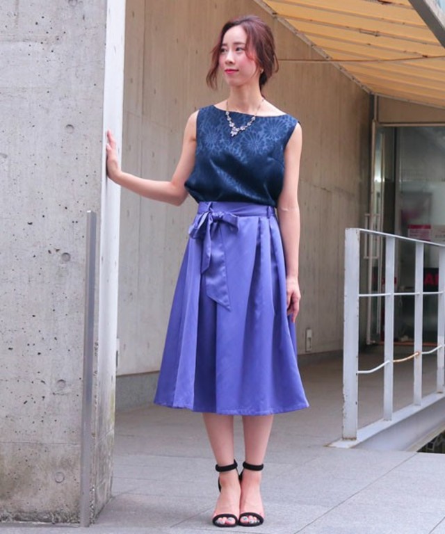 ノースリーブブラウス+タックリボンスカート