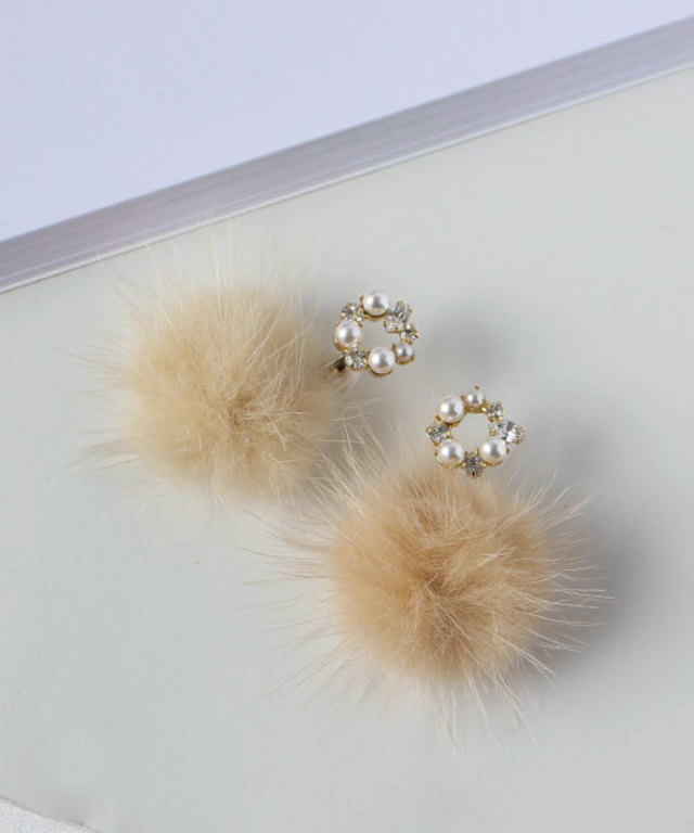 3wayフェミニンファーピアス　ベージュ