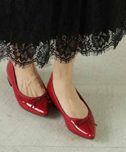 ポインテッドトゥのバレエパンプス