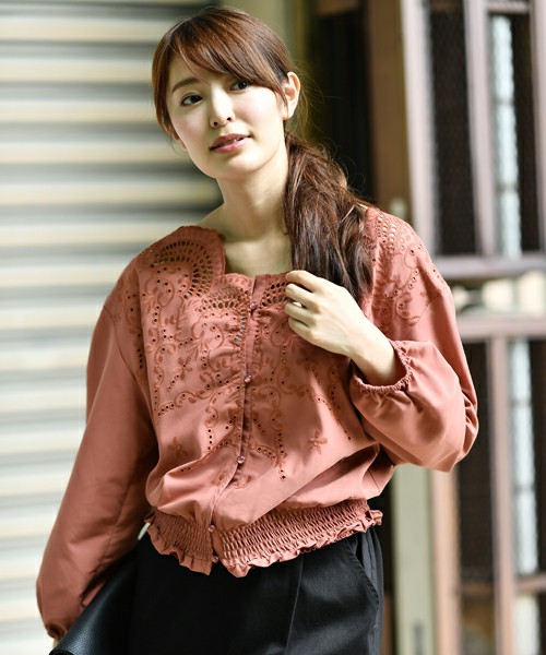 前開きスカラップ刺繍ブラウス