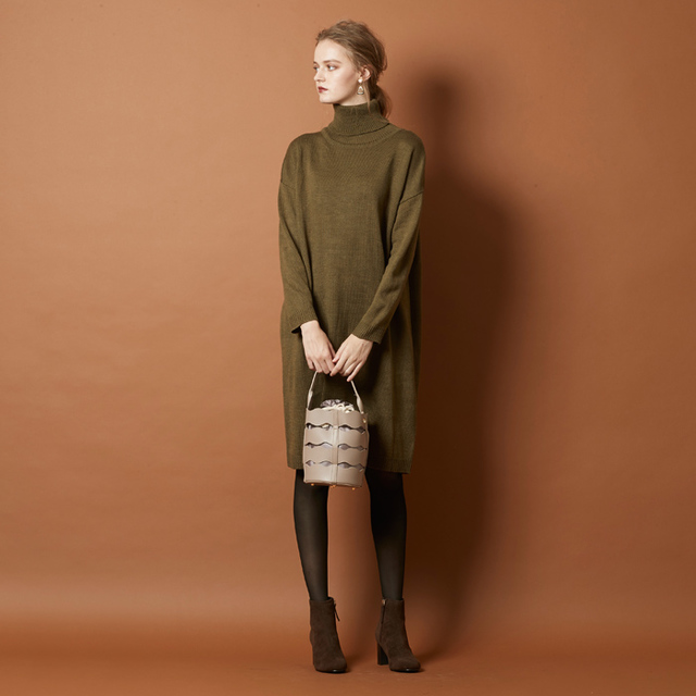 タートルネックニットワンピース