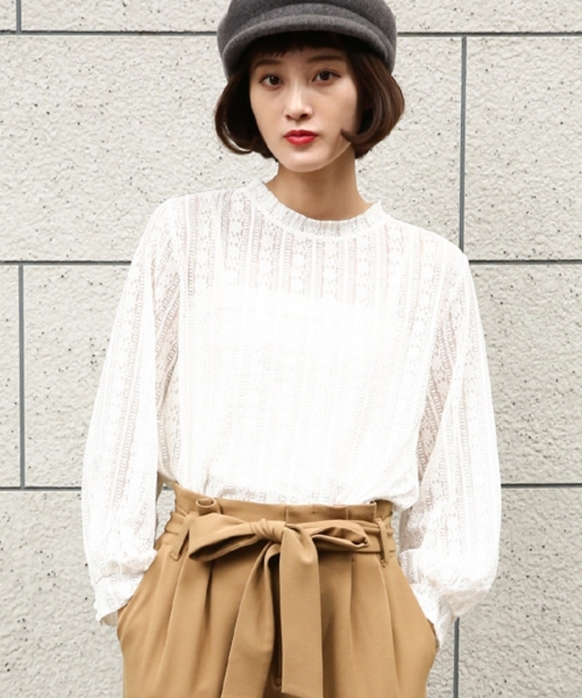 ストライプレースハイネック