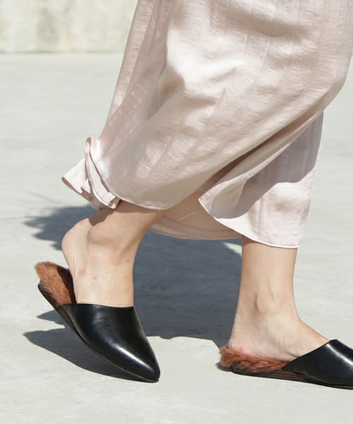 ポインテッドトゥファースリッパ