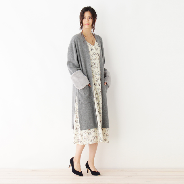 袖ファーつきスリットロングニットカーディガン