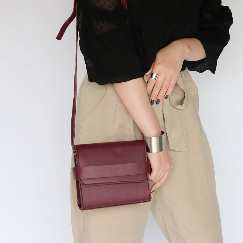 ベルトデザインフェイクレザーミニショルダーバッグ