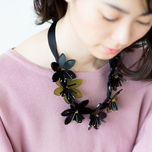 フラワーネックレス