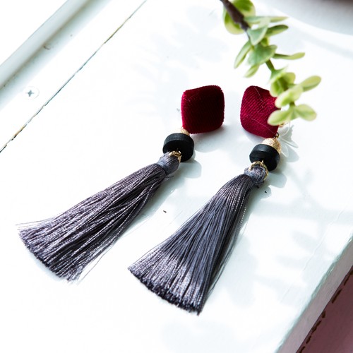 フリンジピアス