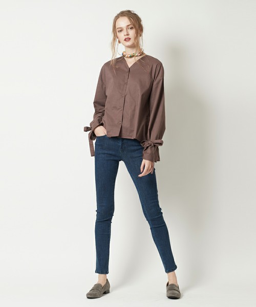 リボンスリーブVネックブラウス
