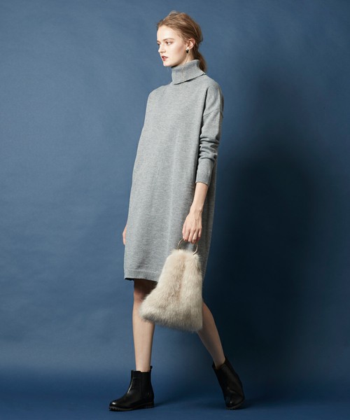 タートルネックニットワンピース