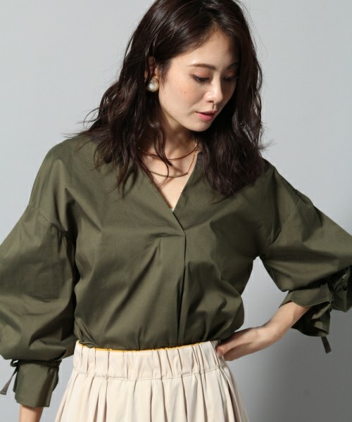 ソデボリュームブラウス