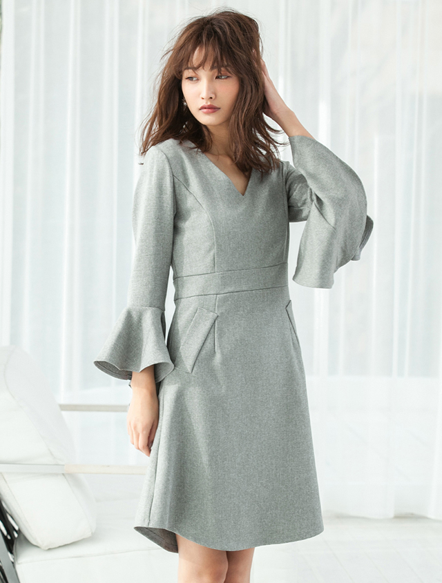 ラッフルスリーブVネックフレアワンピース