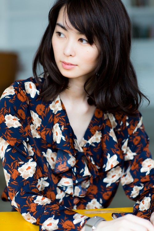 花柄フリルブラウス