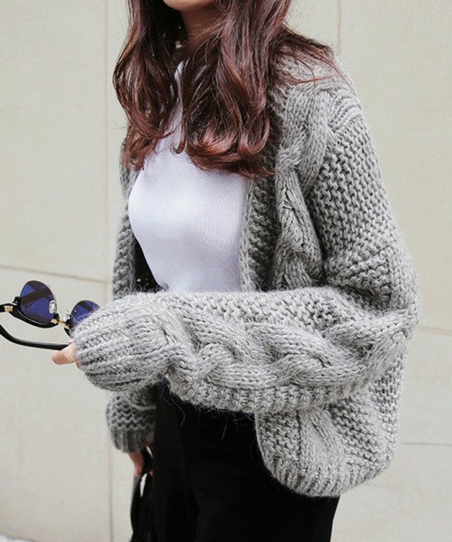 ミニマルケーブルニットカーディガン