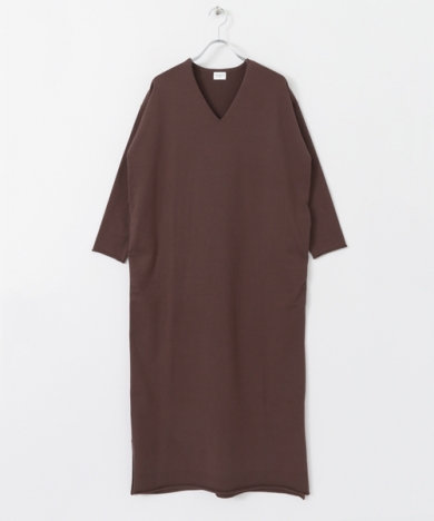 Vネックロングニットワンピース
