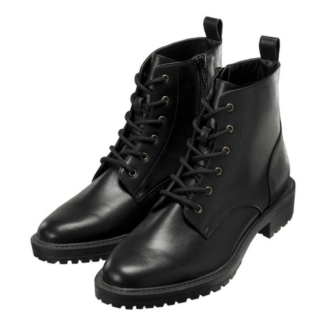 レースアップブーツ