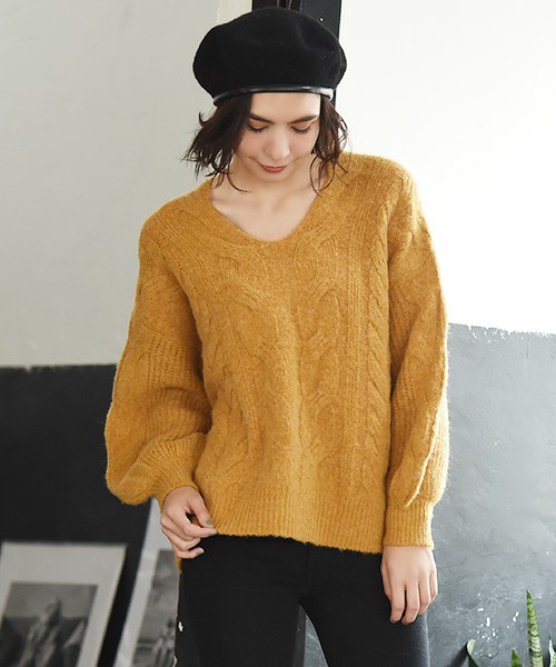 ケーブルVネックニットトップス