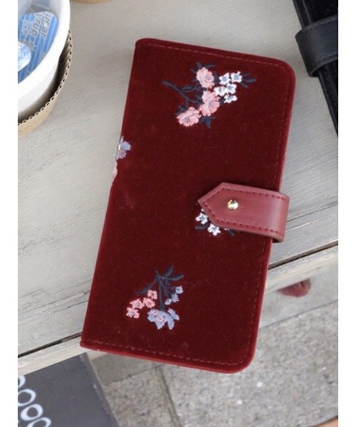 フラワー刺繍iPhoneケース(6.7.8ver)