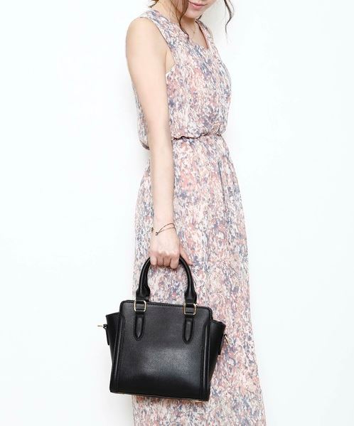 ミドルハンドバッグ