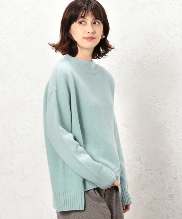 ハイネックスリットニット