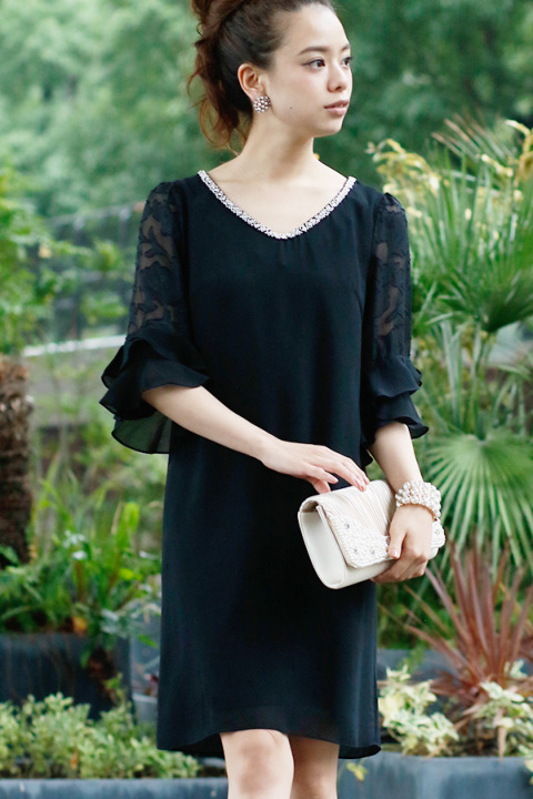 エレガントVネックワンピース